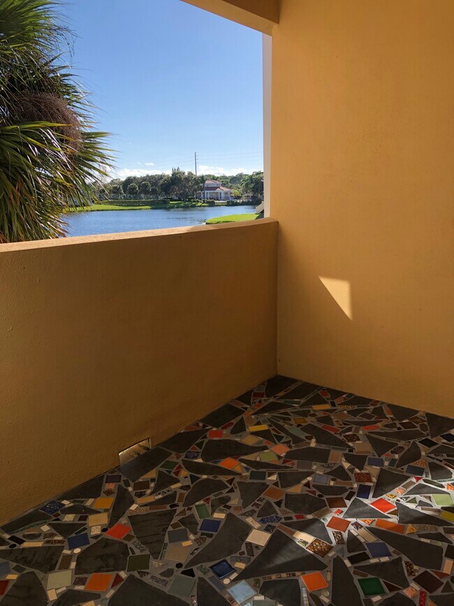 Building Photo - 2950 Viscaya Pl