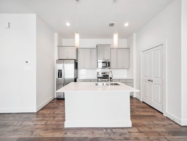 Building Photo - 2007 Bauer Dr