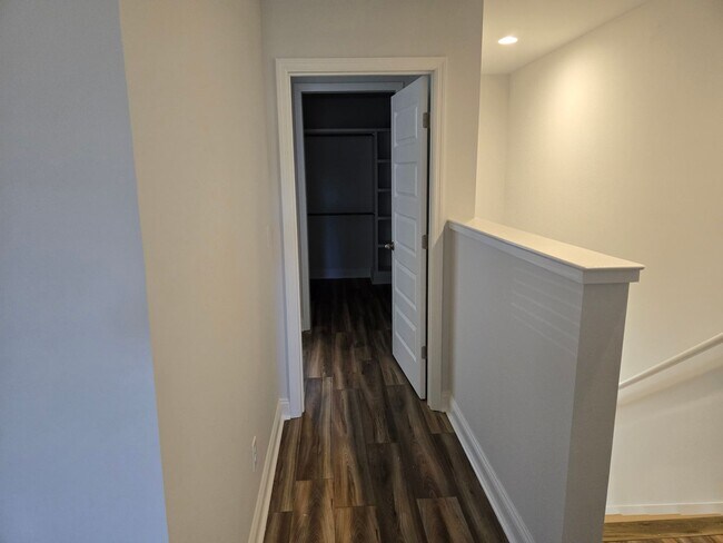 Building Photo - 3 Bedroom 2.5 Bath Townhome located in Valdosta, GA Minutes from Moody