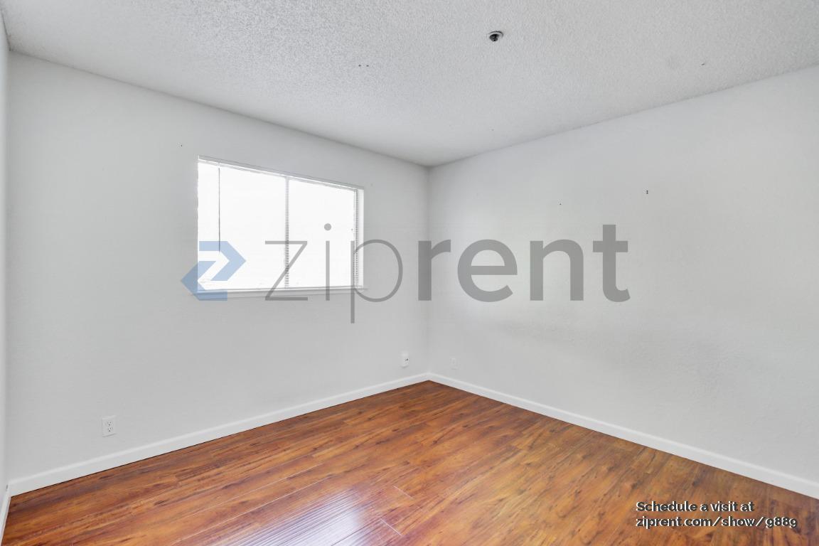 Building Photo - Unit 3