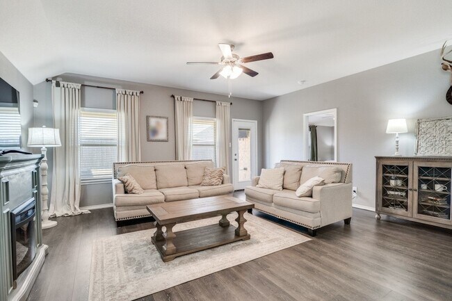 Building Photo - 158 Coyote Trl