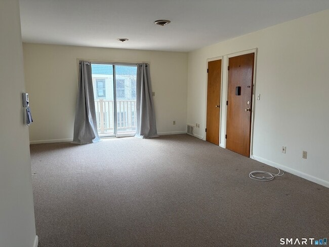 Building Photo - 888 Main St