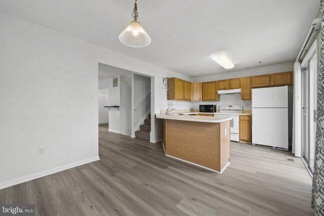 Building Photo - 703 Horse Chestnut Ct