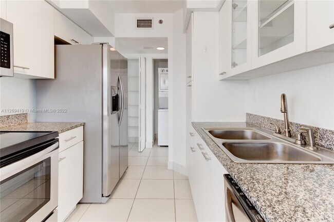 Building Photo - 7330 Ocean Terrace