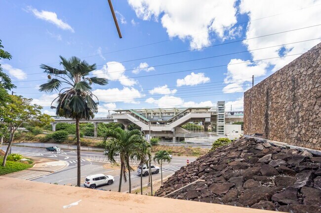 Building Photo - 1060 Kamehameha Hwy