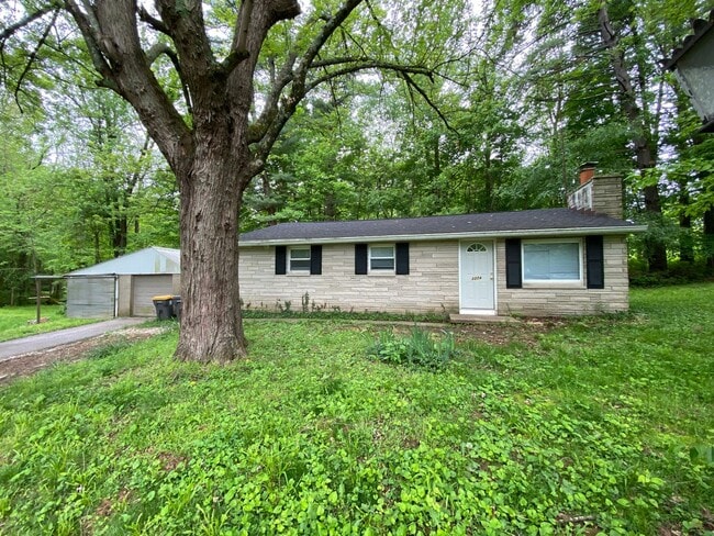 Building Photo - Available Aug 28th , 2026!