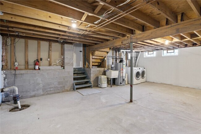Building Photo - 247 Overland Trail