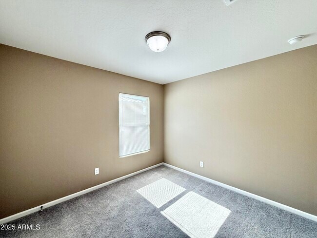 Building Photo - 1036 W Verde Ln