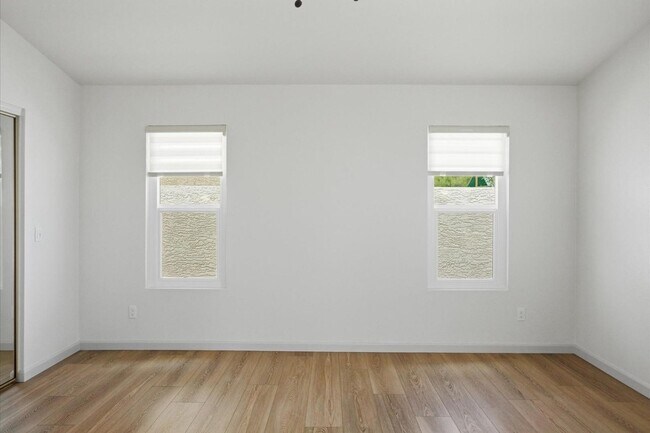 Building Photo - 5958 E Kelton Ln