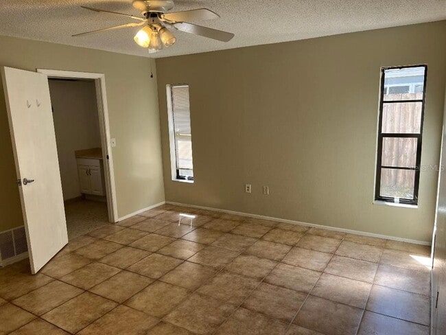 Building Photo - 200 Arbor Dr W