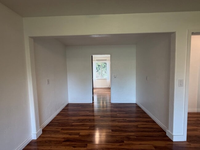 Building Photo - Beautifully remodeled Home in NE Anchorage