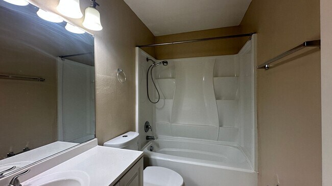 Building Photo - 487 Carrigan Ave