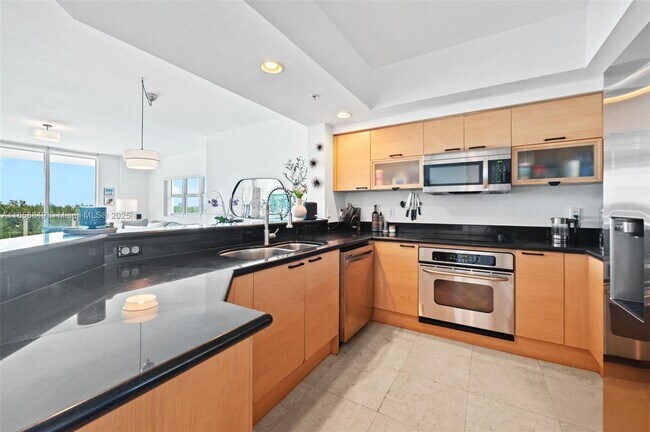 Building Photo - 15051 Royal Oaks Ln
