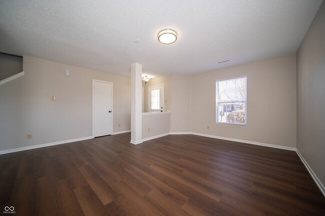 Building Photo - 1566 Howell Dr