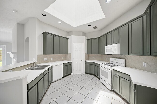 Building Photo - Spacious 3/2 with an Office in Winfield Lakes!