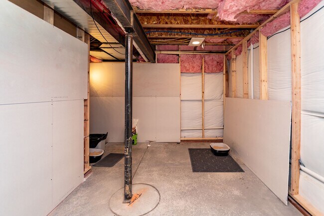 Building Photo - Beautiful Home with Stunning Views!