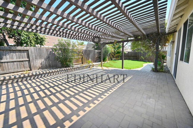 Building Photo - 6756 E Alta Ave