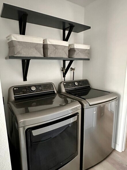 Building Photo - 1041 Shell Blvd