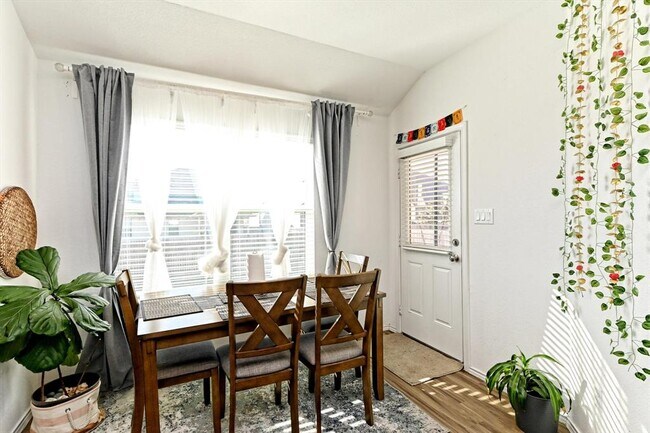 Building Photo - 6508 Strelitzia Cove