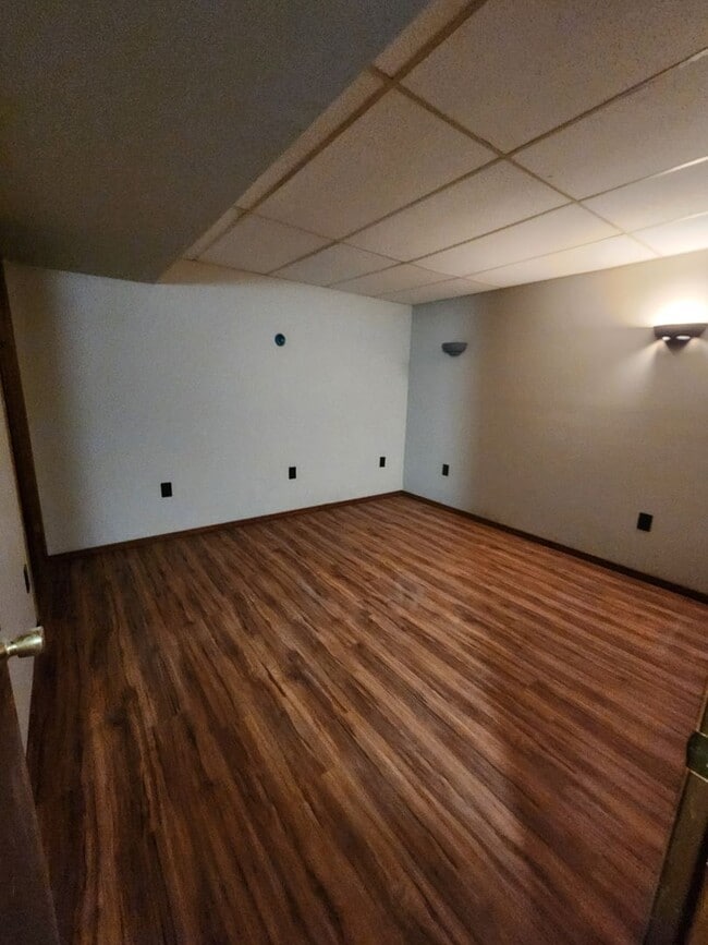 Lakefront 3 bedroom home for rent at the Lake 3075 Twin Rivers Point