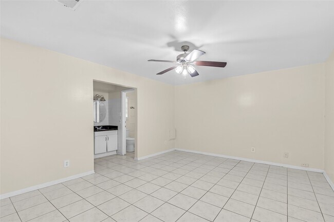 Building Photo - 10606 Beckfield Dr