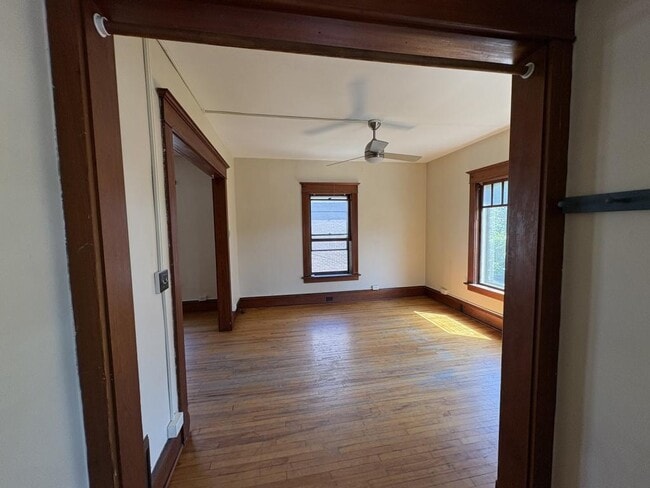 Building Photo - 48 Monroe St