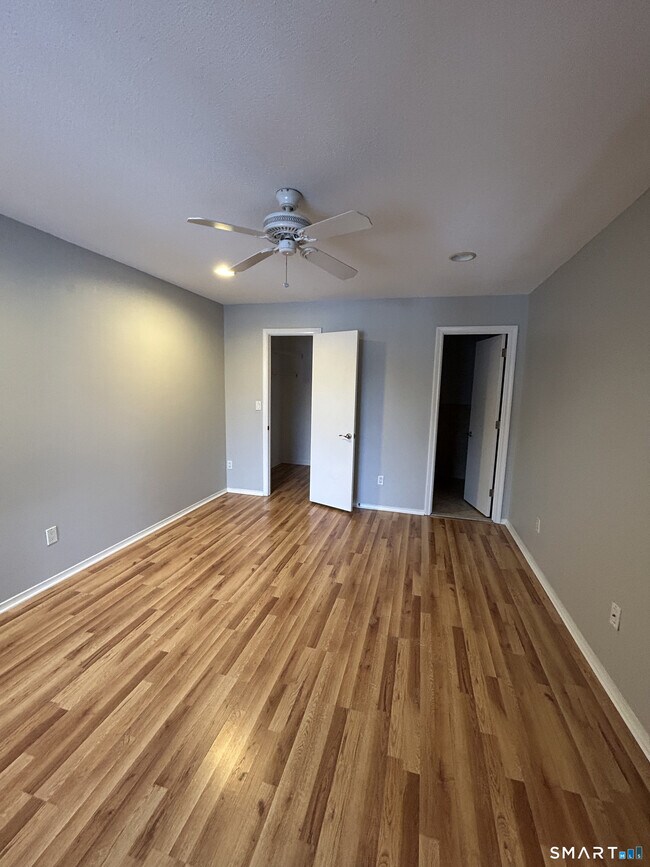 Building Photo - 90 Little Oak Ln