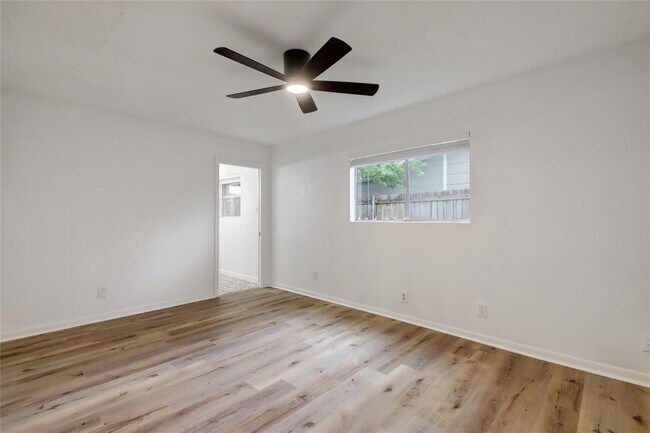 Building Photo - 1906 Morrow St