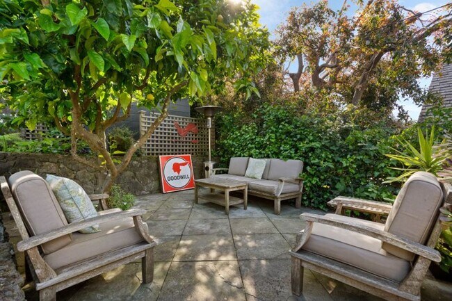 Building Photo - Sun-Filled Furnished/unfurnished Sausalito Home with Sweeping Bay Views