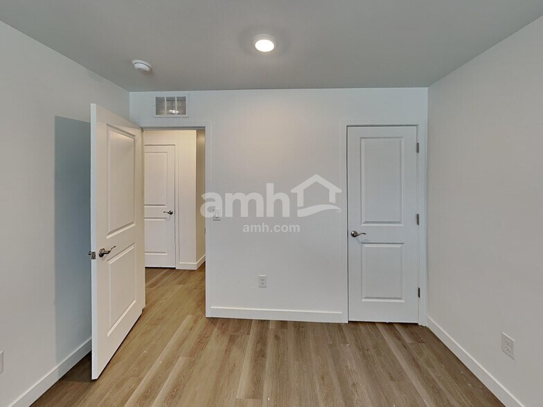 Building Photo - 9653 N Rancho Lozano