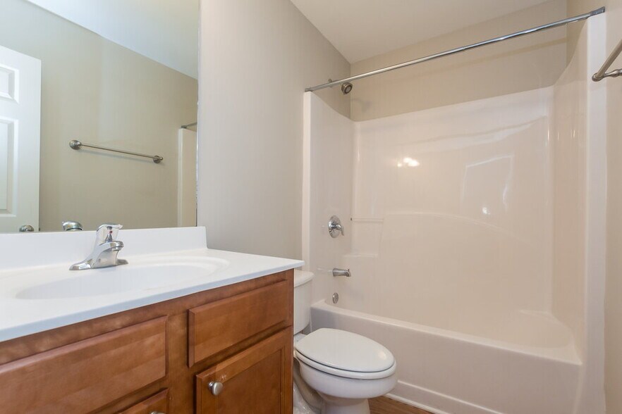 Building Photo - 170 Ripple Creek Dr SW
