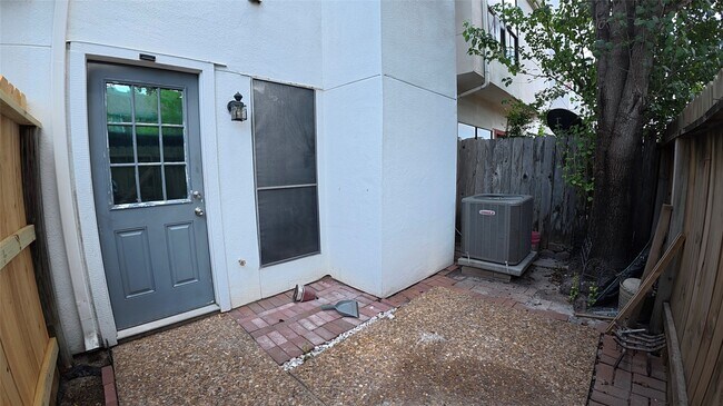 Building Photo - 12550 Piping Rock Dr
