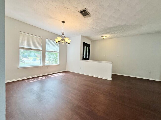 Building Photo - 2734 High Point Dr