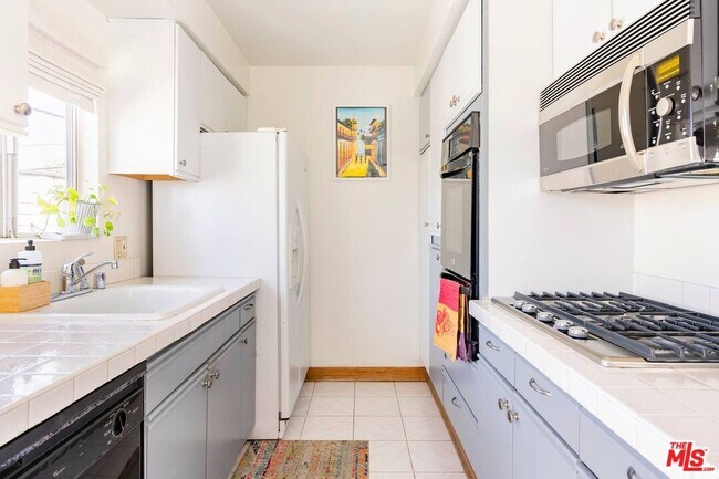 Building Photo - 1418 Stanford St