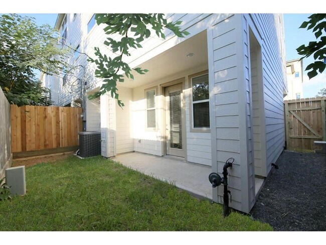 Building Photo - 1203 Cedarpost Tree Springs Pl
