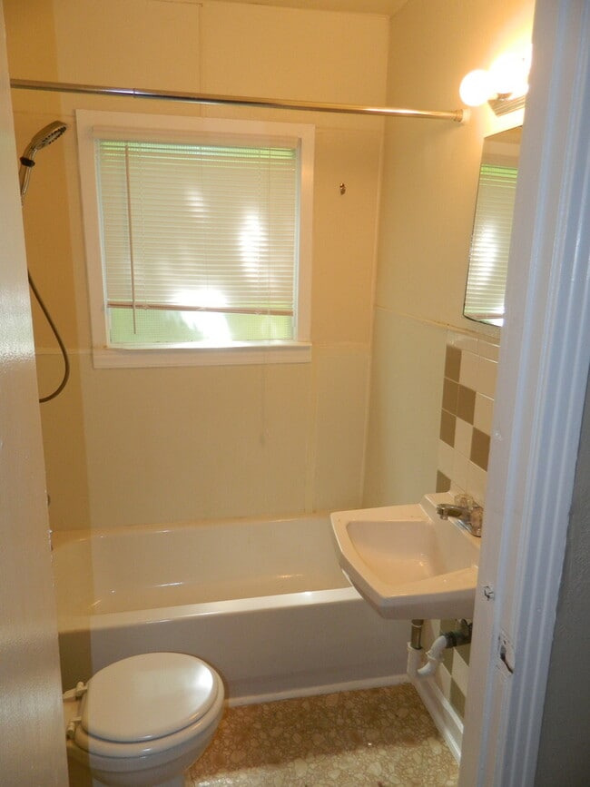 Building Photo - Ginder Properties3 (4501 Lareina Dr)