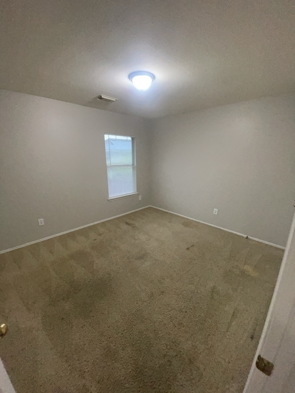 Building Photo - 20911 Southvine Ct