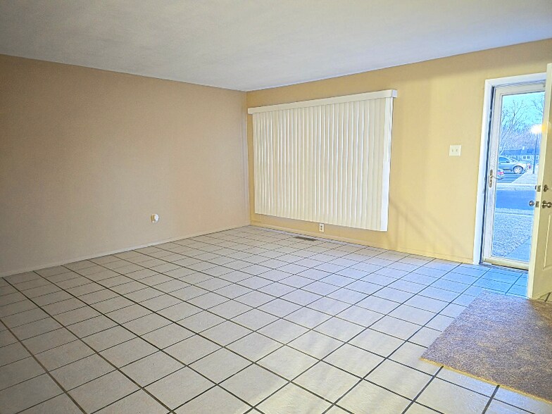 Building Photo - 66 Rittenhouse Dr