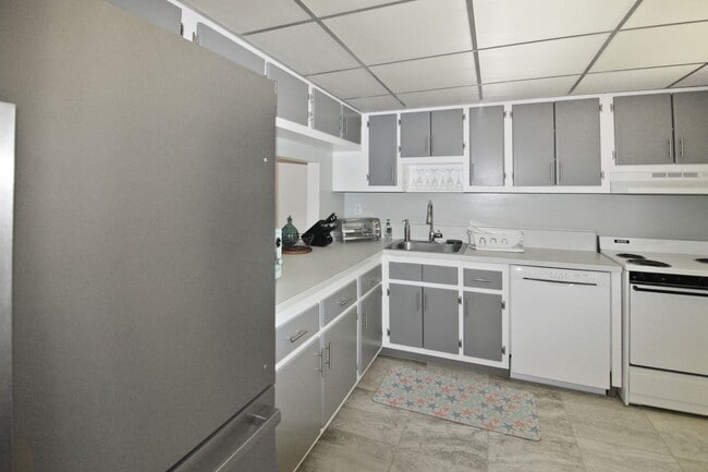 Building Photo - Puritan Arms Annual Condo for Rent