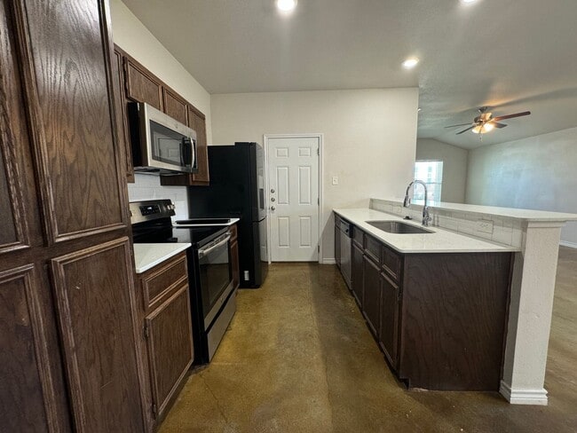 Building Photo - 108 Lowes Blvd