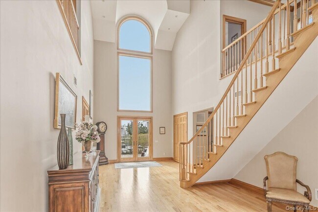 Building Photo - 672 Dune Rd