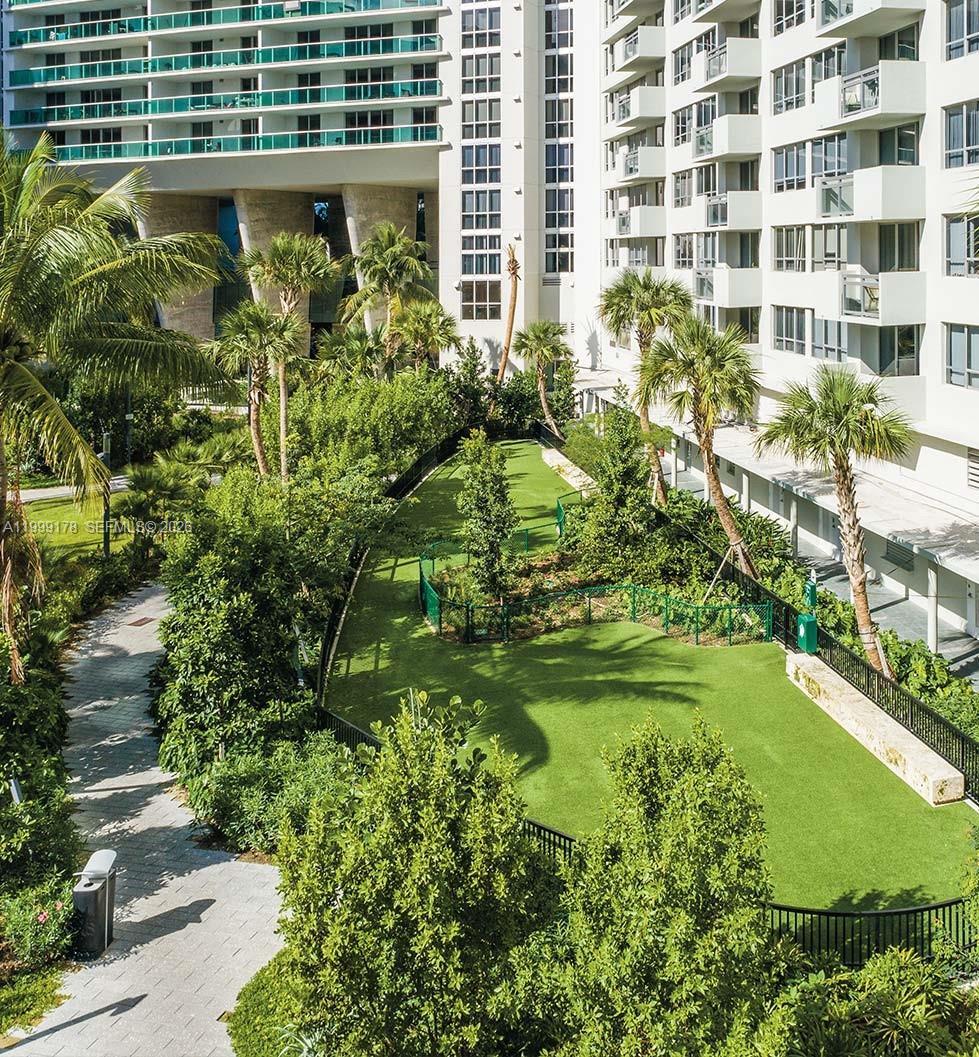 Building Photo - 1500 Bay Dr