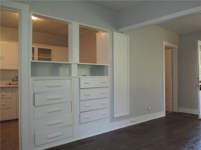 Building Photo - 916 Keith Ln