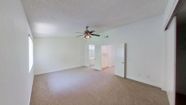 Building Photo - **Move-In Special!!** Beautiful 3 Bedroom ...