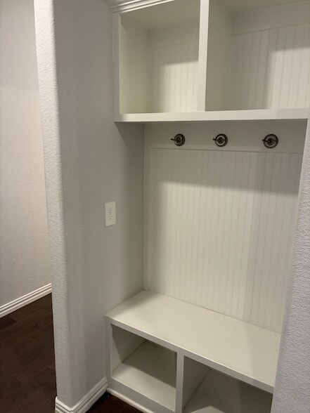 Building Photo - 5109 Woodglen Dr