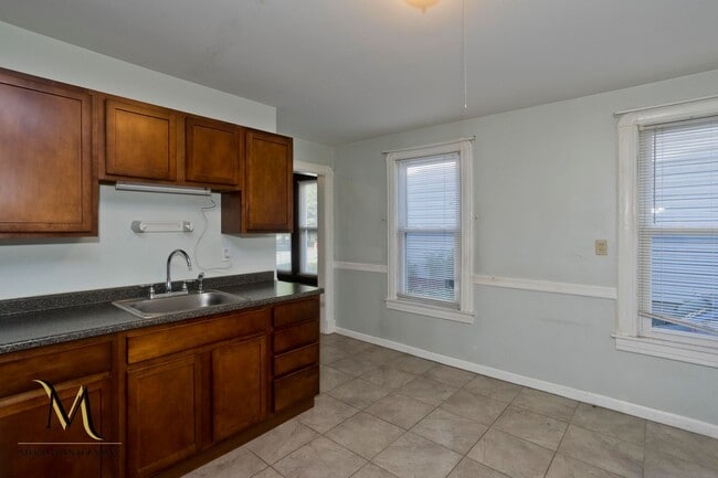Building Photo - 286 Sumner Ave