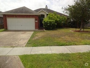 Building Photo - No Application Fee* $500 off first months ...