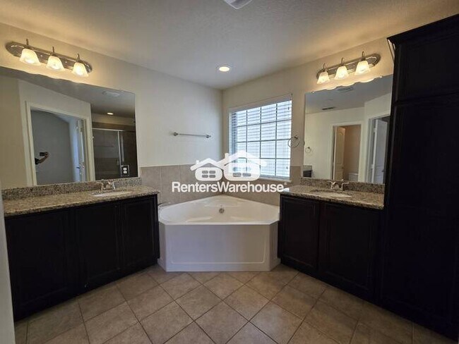 Building Photo - MOVE IN READY - Spacious 2-story townhouse...
