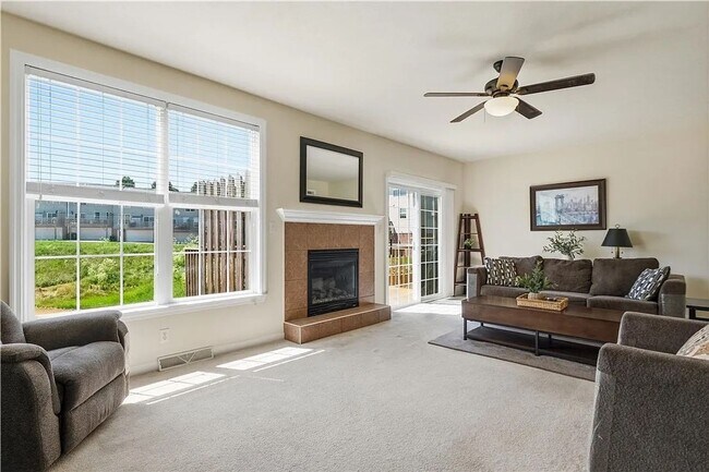 Building Photo - 10565 Cherry Grove Ct