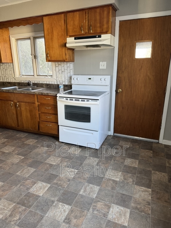 Building Photo - 514 E Garden St